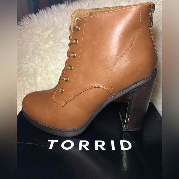 Torrid Women's Tan and Gold Lace up Ankle Boots NWT size 9.5 - Picture 5 of 13